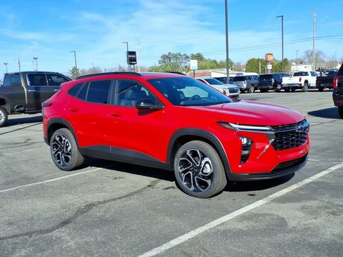 New 2026 Chevrolet Trax RS w/ Sunroof Package image 3