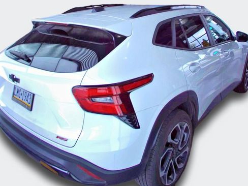 Certified 2024 Chevrolet Trax RS w/ Sunroof Package FWD image 3