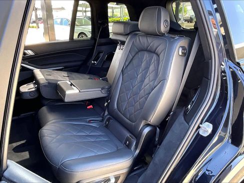 Used 2025 BMW X7 xDrive40i w/ M Sport Package image 21