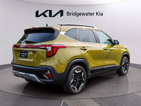 Certified 2024 Kia Seltos SX w/ SX Sunroof Package AWD/4WD image 6