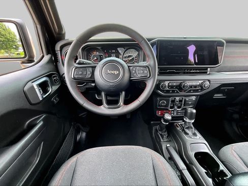 Used 2024 Jeep Wrangler Unlimited Rubicon w/ Convenience Group AWD/4WD image 6