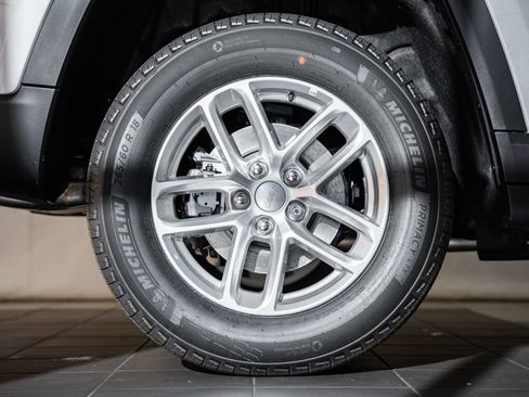 New 2025 Jeep Grand Cherokee Laredo X image 17