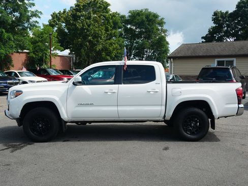 Used 2021 Toyota Tacoma SR5 AWD/4WD image 8