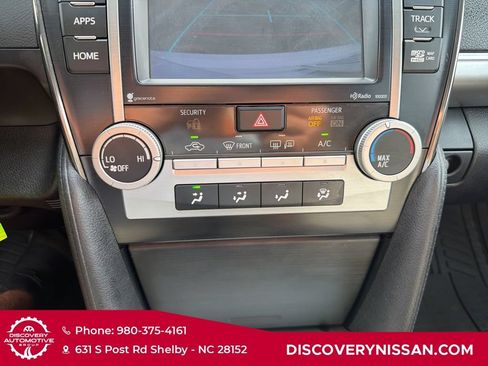 Used 2014 Toyota Camry SE w/ Moonroof Package FWD image 18
