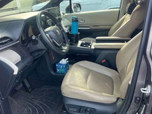 Used 2021 Toyota Sienna XLE w/ XLE Plus Package AWD/4WD image 3