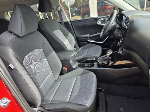 Used 2025 Kia Soul S FWD image 19