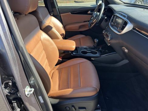 Used 2019 Kia Sorento SX image 13