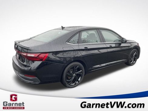 Certified 2025 Volkswagen Jetta SE image 5