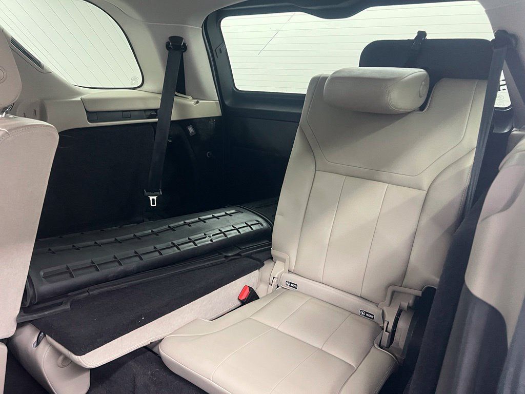 Used 2020 Land Rover Discovery Landmark AWD/4WD image 14