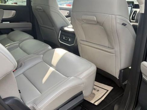 Used 2025 Ford Expedition Max Active AWD/4WD image 31