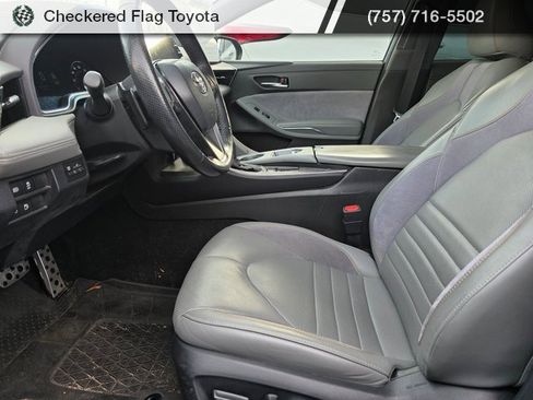Used 2019 Toyota Avalon XSE image 8