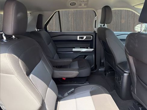 Used 2024 Ford Explorer XLT AWD/4WD image 17