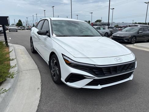 Certified 2025 Hyundai Elantra Sport FWD image 19