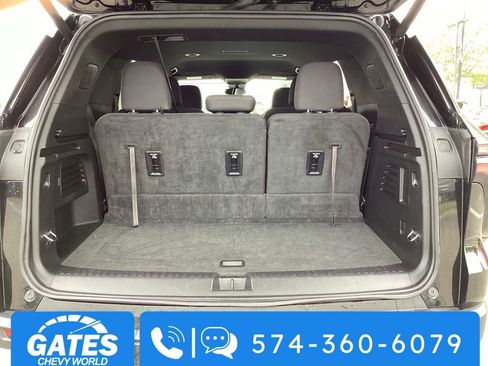 Used 2024 Chevrolet Traverse LT FWD image 11