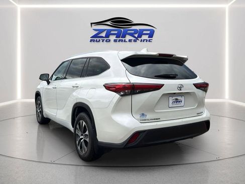 Used 2021 Toyota Highlander XLE AWD/4WD image 5