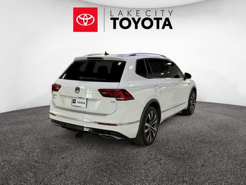 Used 2018 Volkswagen Tiguan SEL Premium w/ R-Line Package image 8