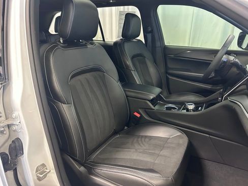 Used 2024 Jeep Grand Cherokee Altitude AWD/4WD image 22