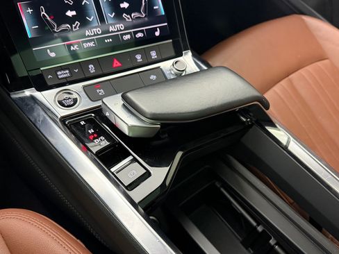 Used 2022 Audi e-tron Premium w/ Convenience Plus Package image 21