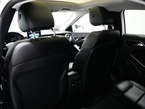 Used 2019 Mercedes-Benz GLA 250 SUV image 17