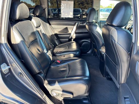 Used 2013 Toyota Highlander SE image 25