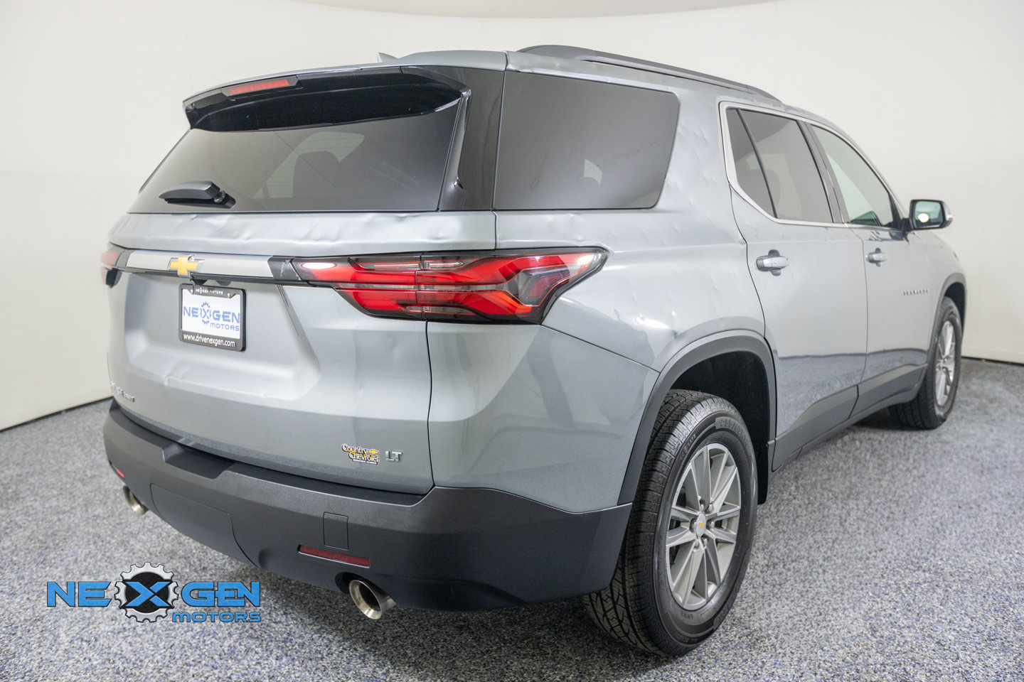 Used 2023 Chevrolet Traverse LT w/ LPO, Floor Liner Package AWD/4WD image 8
