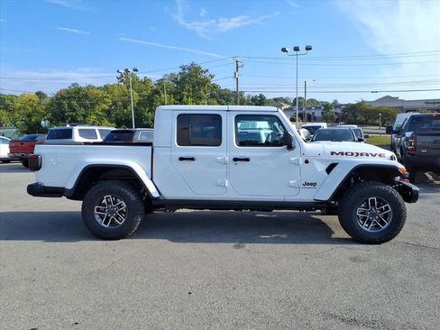 New 2025 Jeep Gladiator Mojave image 3