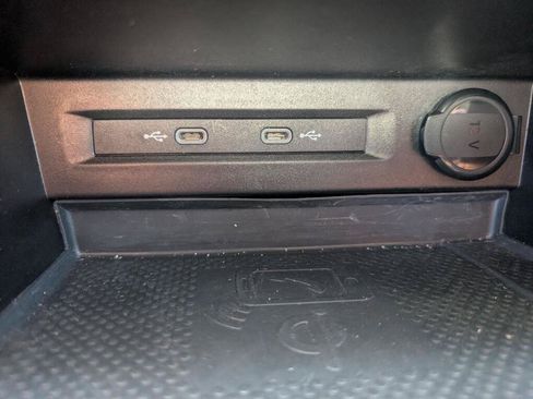 Used 2022 Volkswagen Tiguan SE AWD/4WD image 14