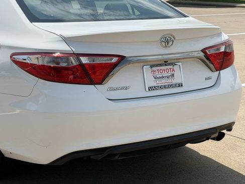 Used 2015 Toyota Camry SE FWD image 6