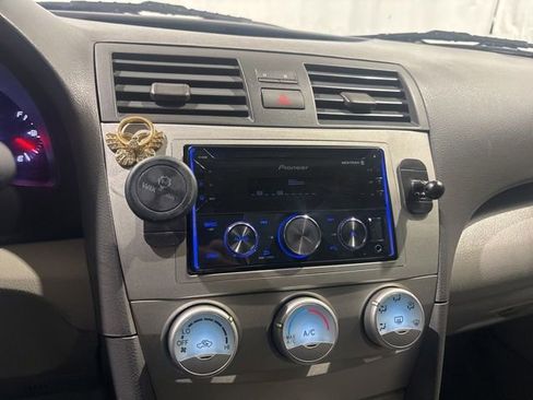 Used 2011 Toyota Camry LE FWD image 18