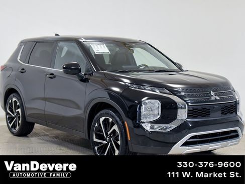 Used 2024 Mitsubishi Outlander SE Black Edition image 1