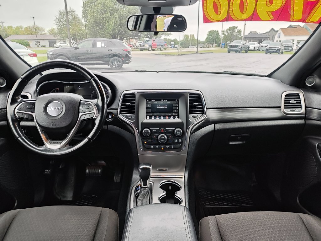 Used 2020 Jeep Grand Cherokee Laredo AWD/4WD image 15
