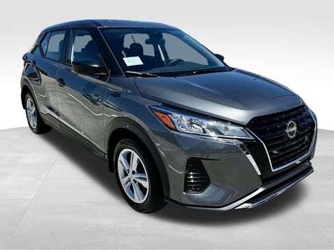 New 2025 Nissan Kicks Play S image 2