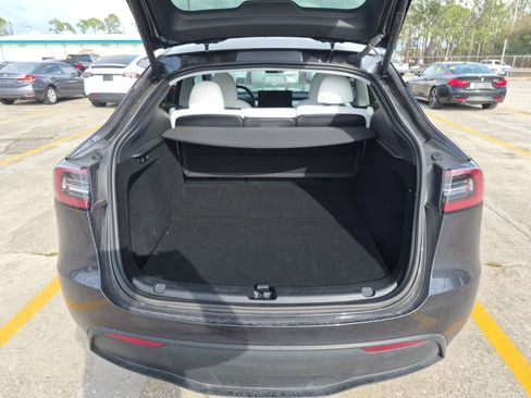 Used 2024 Tesla Model Y Long Range image 12
