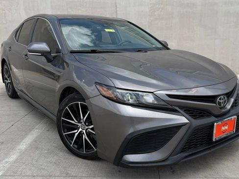 Used 2021 Toyota Camry SE w/ Convenience Package FWD image 1