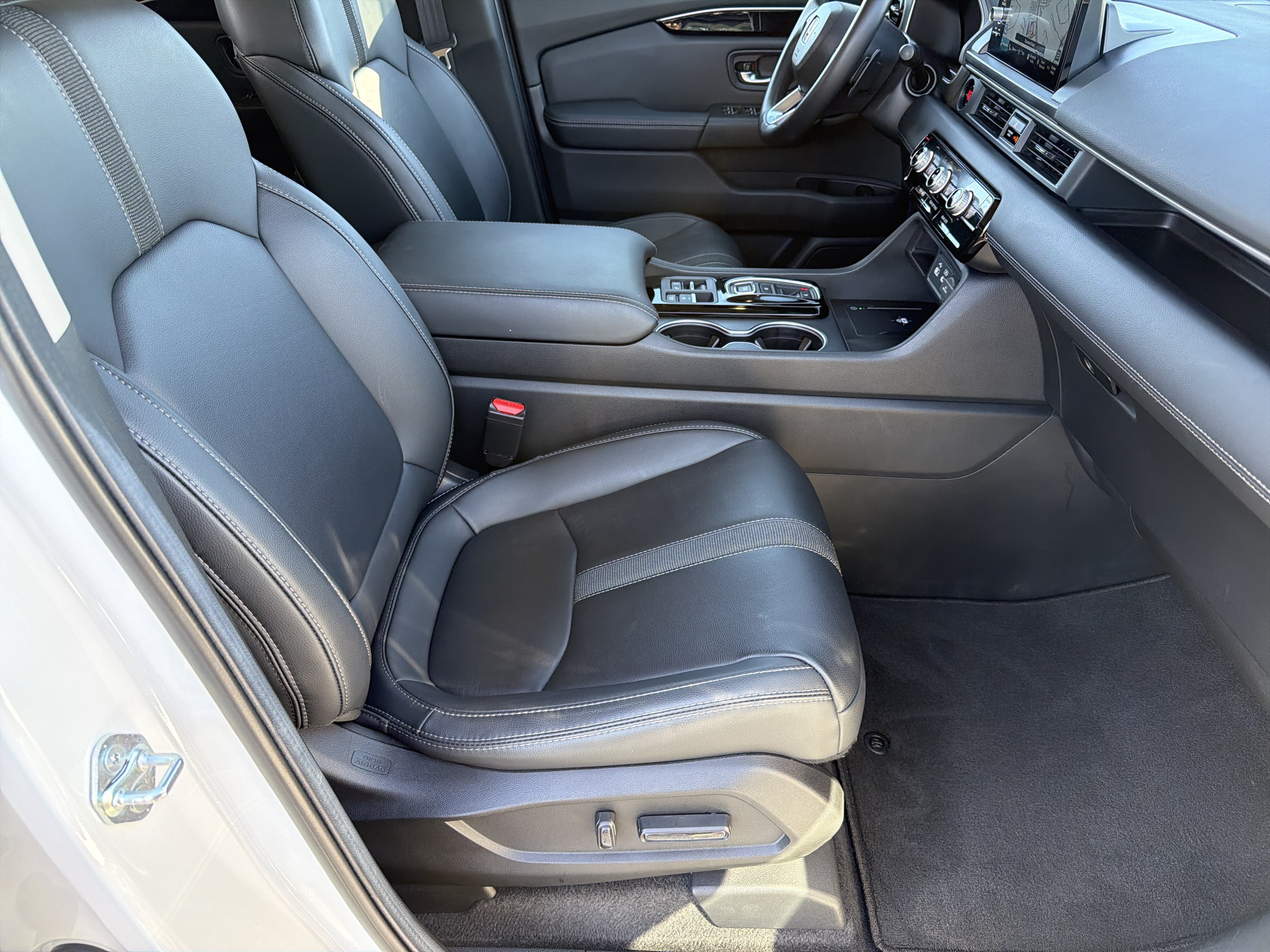 Used 2024 Honda Pilot Touring image 13