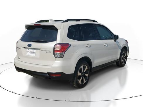 Used 2017 Subaru Forester 2.5i Premium w/ All-Weather Package AWD/4WD image 4