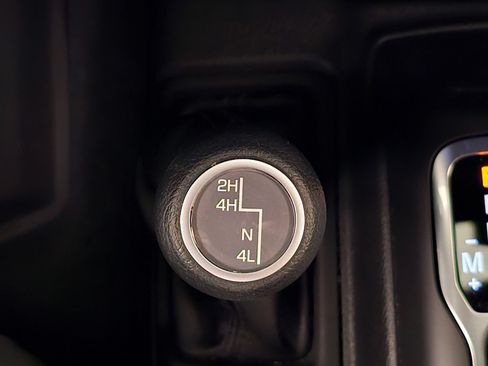 Used 2023 Jeep Gladiator Sport AWD/4WD image 15