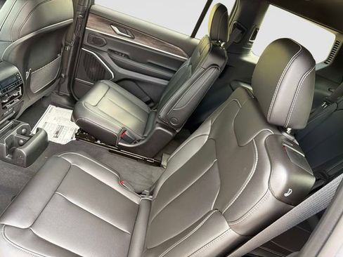 New 2026 Jeep Grand Cherokee L Limited w/ Limited Altitude Package AWD/4WD image 15