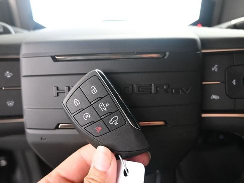 New 2025 GMC Hummer EV 2X w/ LPO, Dark Essentials Package image 36