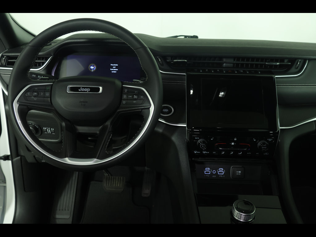 Used 2023 Jeep Grand Cherokee Altitude AWD/4WD image 15