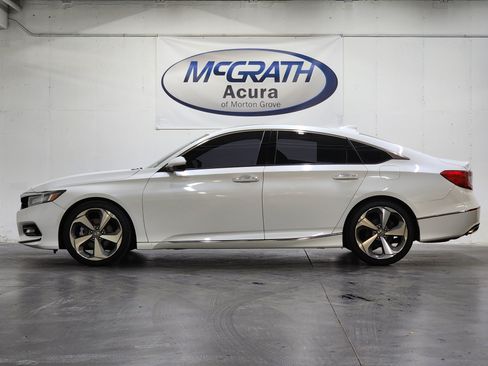 Used 2018 Honda Accord Touring image 10