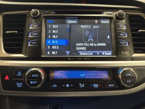 Used 2018 Toyota Highlander SE image 15