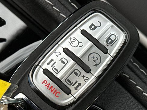 New 2027 Chrysler Pacifica Limited AWD/4WD image 40