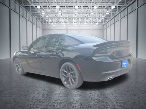 Used 2022 Dodge Charger SXT w/ Blacktop Package RWD image 5