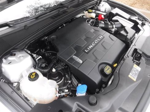 Used 2017 Lincoln Continental Select w/ Climate Package image 25