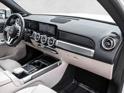 Used 2021 Mercedes-Benz GLB 250 4MATIC image 25
