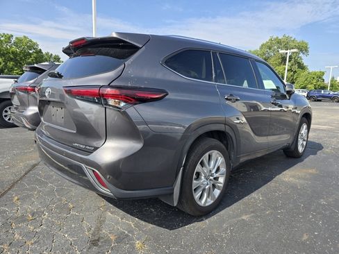 Used 2024 Toyota Highlander Limited AWD/4WD image 7