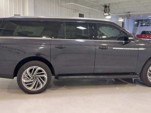 New 2026 Lincoln Navigator L Premier AWD/4WD image 2