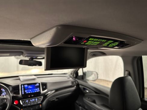 Certified 2017 Honda Pilot Touring image 6