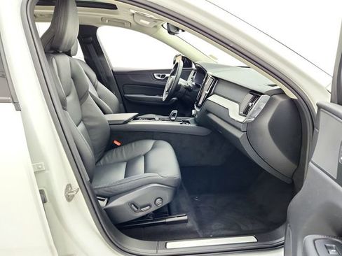 Certified 2025 Volvo XC60 B5 Plus image 18